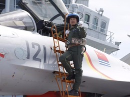 歼—15飞行员曹先建：开创重伤后重返海天的奇迹