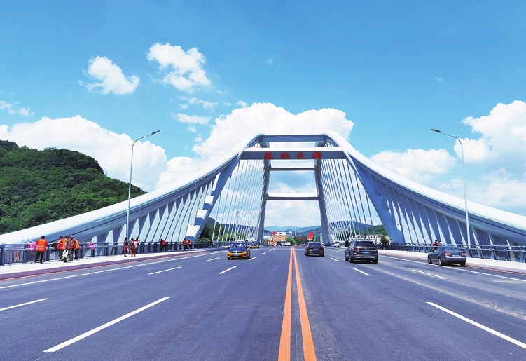 雄渾大氣“新地標” 通化大橋正式建成通車