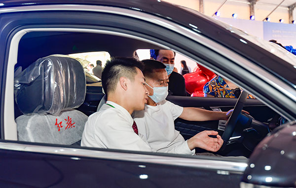 观车展淘爱车 2021川南渝西（自贡）国际汽车展览会开幕_fororder_7市民试驾车辆（摄影-廖志全）