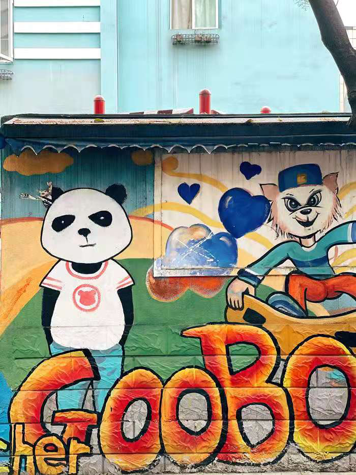 New Look of Old Alley in Chengdu: A Street Decorated by Graffiti Becomes an Internet-Famous Destination_fororder_C