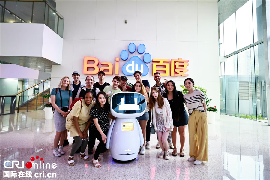 Foreign Influencers Take Tour of Beijing to Tap Frontier Technological Innovation_fororder_3