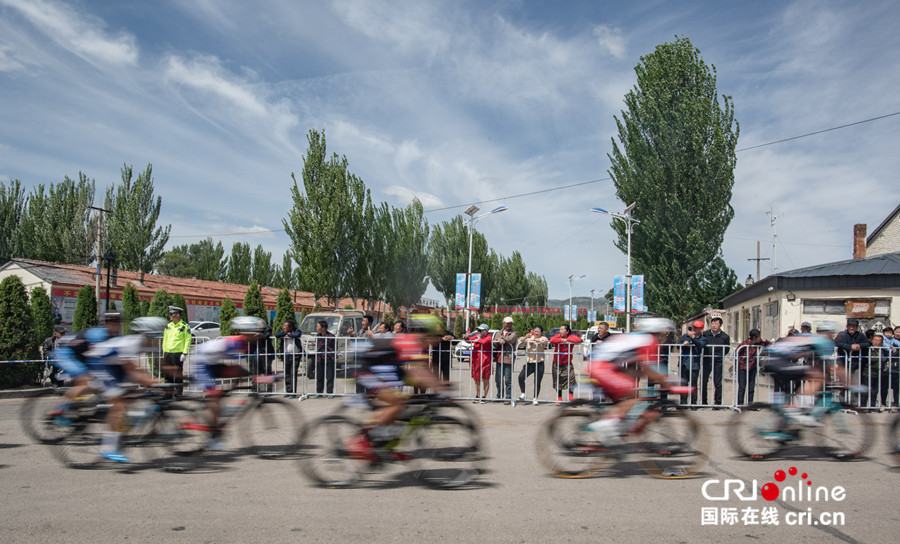 （可以加水印）原创【焦点图】【CRI看山西-列表】【三晋大地-太原】【首页标题】张政夺环太原国际公路自行车赛第二赛段亚军 【内容页标题】中国车手张政夺环太原国际公路自行车赛第二赛段亚军