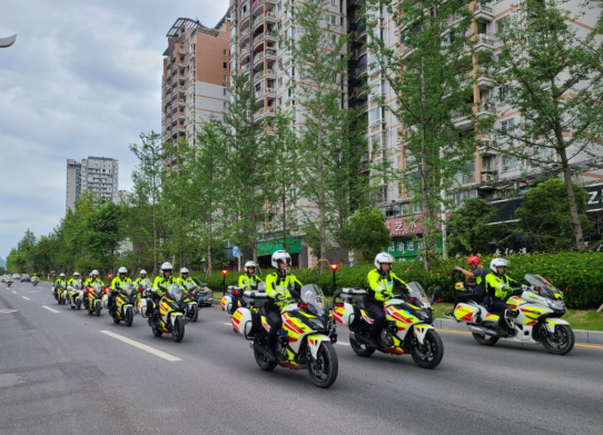 【原創】重慶雲陽縣公安局“渝警驍騎”亮相街頭_fororder_微信圖片_20210615164827