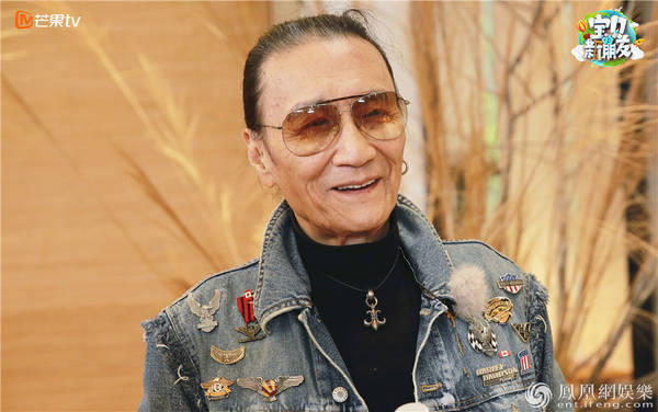 谢贤对着谢霆锋旧照发呆 《宝贝》聚焦亲子情-国际在线