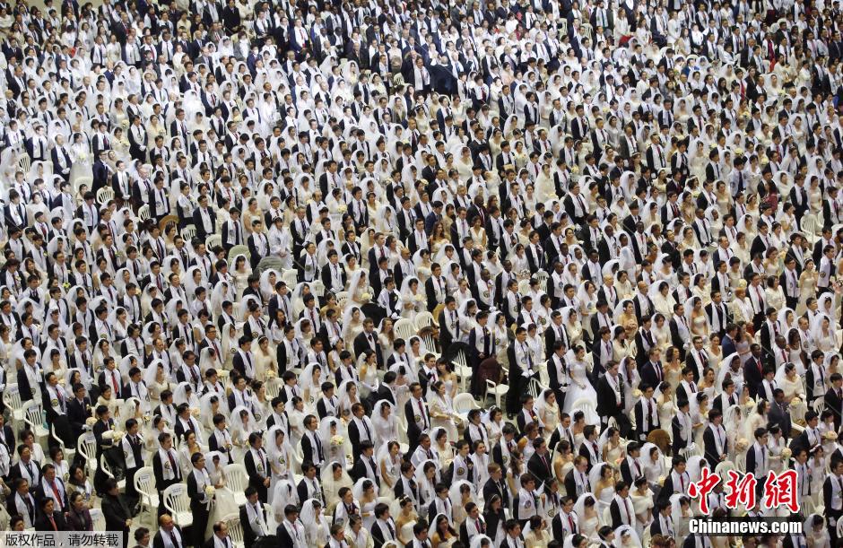 韩国举办盛大集体婚礼 3000对新人参加