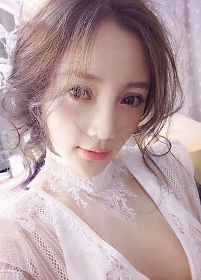 李小璐自拍下巴又火了!蛇精脸才是抢镜神器