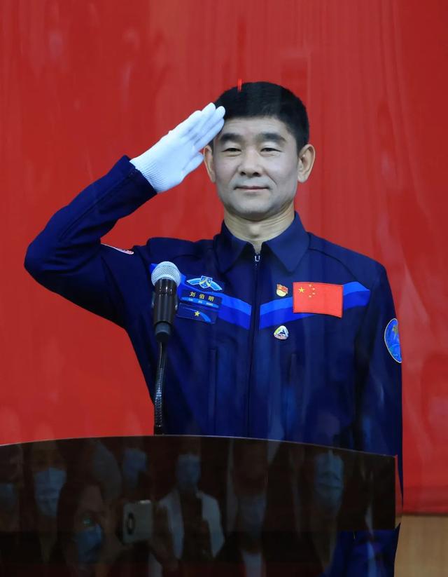 明日出征!神舟十二号航天员精彩亮相!