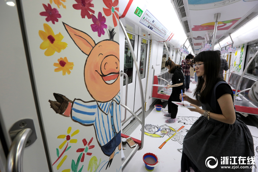 杭州：插畫師手繪地鐵車廂