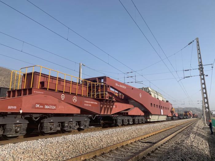 铁路部门助力国家重点工程复工建设保障大型设备运输