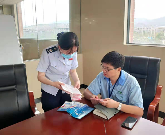 （供稿）黔南税务：学党史促实干 进企业办实事_fororder_税务1