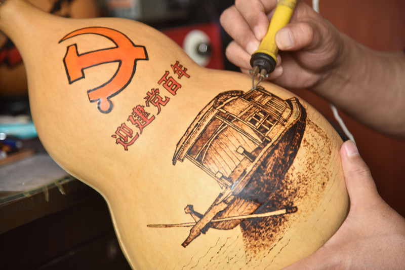 非遗文化传承红色基因葫芦烙画献礼建党百年