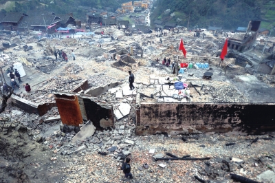 贵州苗寨大火烧毁60栋房屋 村里消防栓内无水