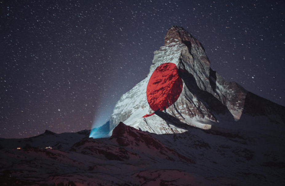 冲上热搜瑞士阿尔卑斯名峰投影五星红旗网友爱无国界