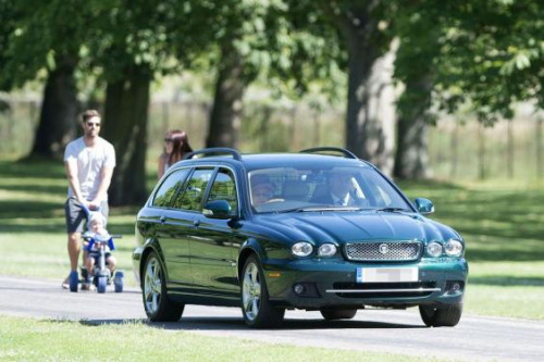 英女王旧座驾1.5万英镑售出 买家不知系王室财产