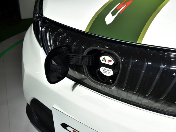 补贴前售18.94-19.64万元 长安CS15EV上市