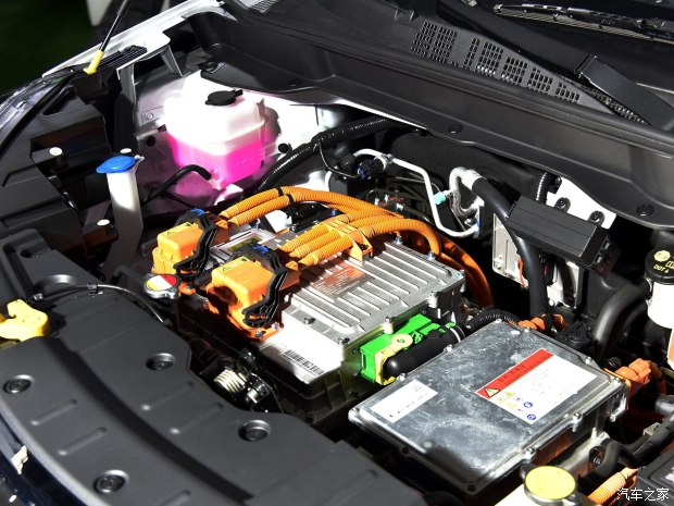 补贴前售18.94-19.64万元 长安CS15EV上市