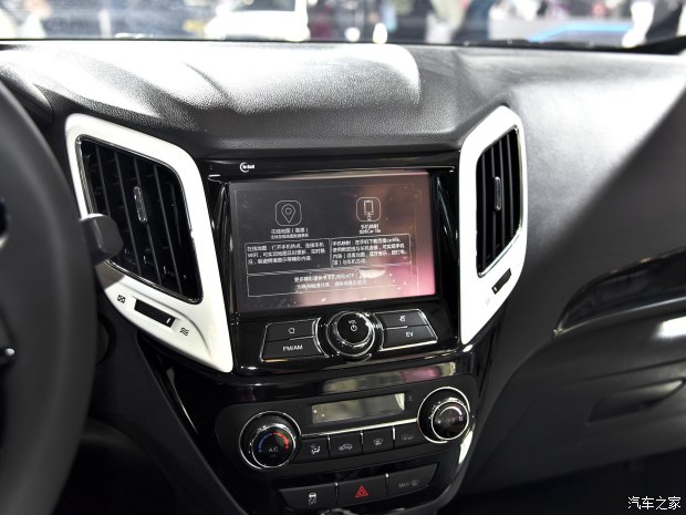 补贴前售18.94-19.64万元 长安CS15EV上市