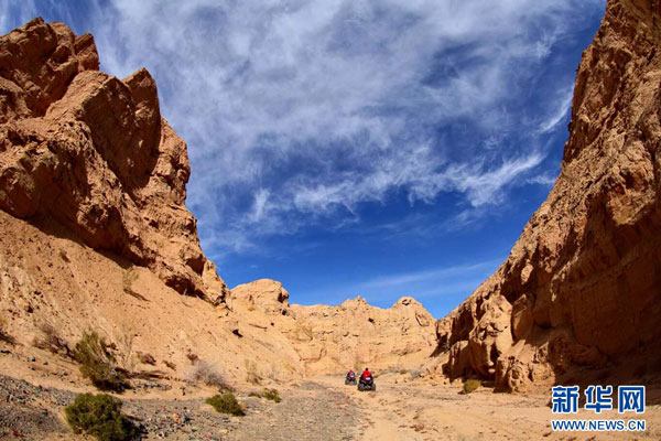 หุบเขาหย่าตัน ทางตะวันออกของที่ราบแอ่งกระทะไฉต๋ามู่ เขตซินเจียง