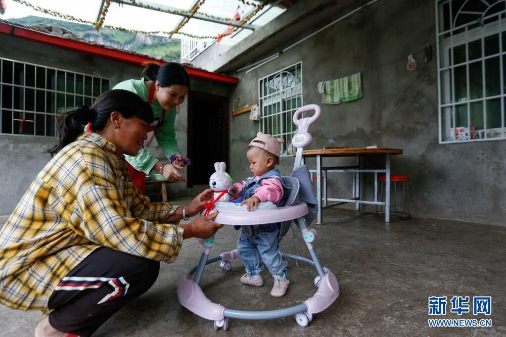 断崖絶壁の村まで乗り入れ可能になった郵便集配車　四川省漢源_fororder_2-4