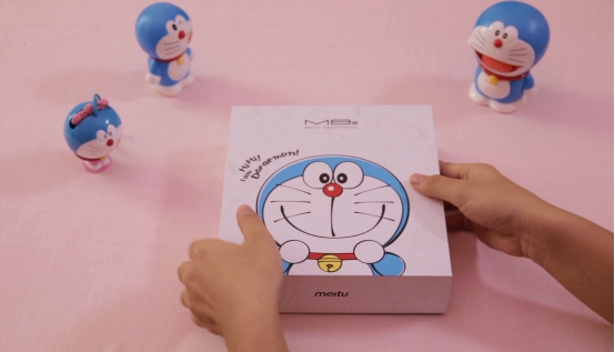 美图M8s四大动漫联名限量版 哆啦A梦版抢先开箱