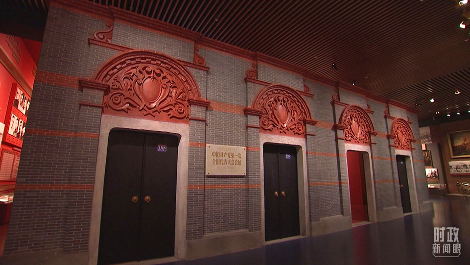 时政新闻眼丨庆祝建党百年之际,习近平参观这个重要展览