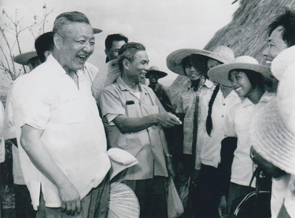Xi Jinping da mahaifinsa: Yan JKS suna gadon hali na gari daga zuriya zuwa zuriya_fororder_xi-2
