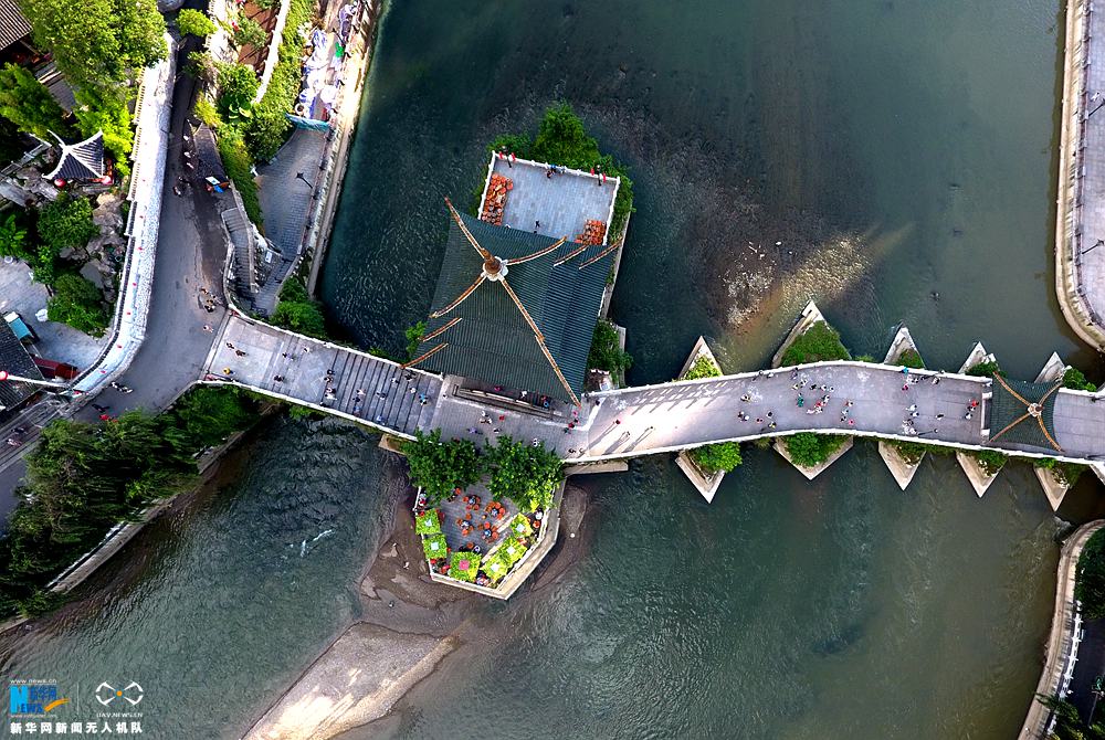(旅游)(旅游图片)航拍贵阳甲秀楼 南明河上见证400年风雨 (旅游)(旅游图片)航拍贵阳甲秀楼 南明河上见证400年风雨