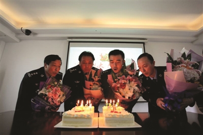 （平安江苏）南京马群派出所为4名民警举办了简单的生日会