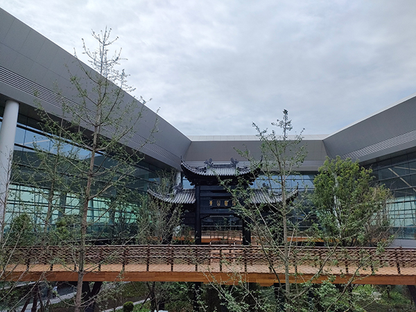 实地探访：成都天府国际机场亮点颇多_fororder_苍山幽径庭院-摄影-申巧巧