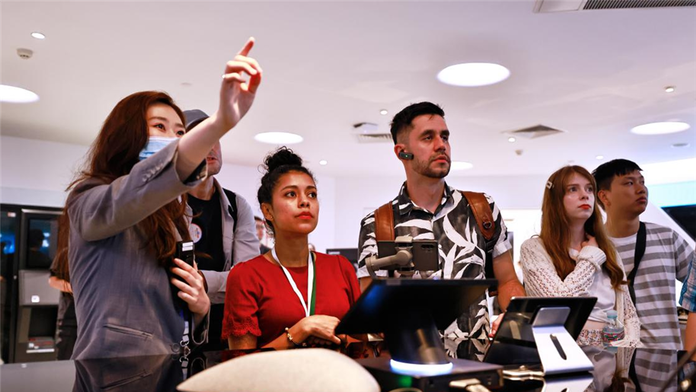 触摸创新技术前沿 外籍大V感受现代北京科技范儿