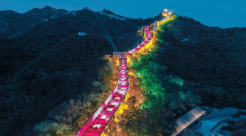 八达岭长城灯光秀庆祝建党百年