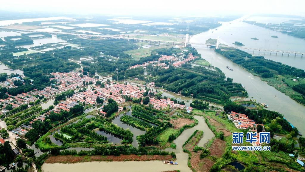 山东微山县：一人一船一邮路