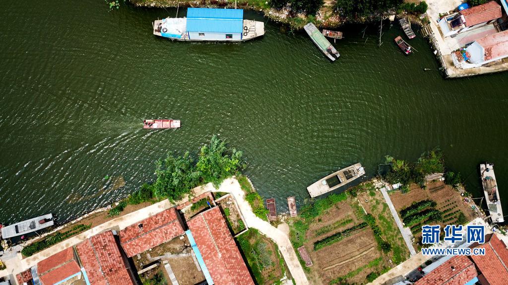 山东微山县：一人一船一邮路