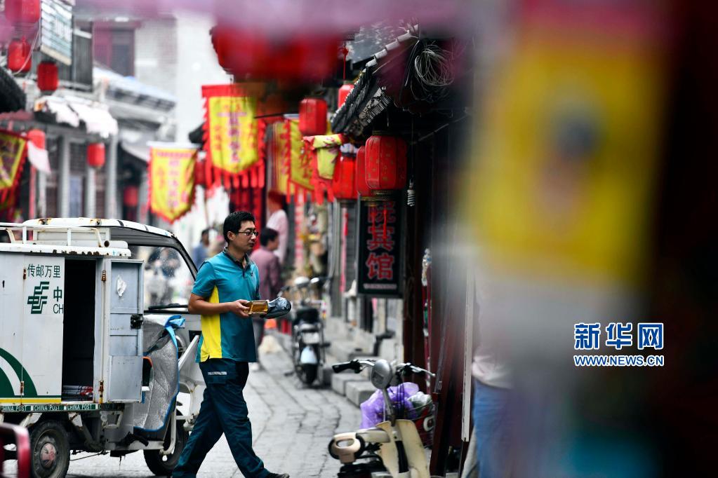 山东微山县：一人一船一邮路