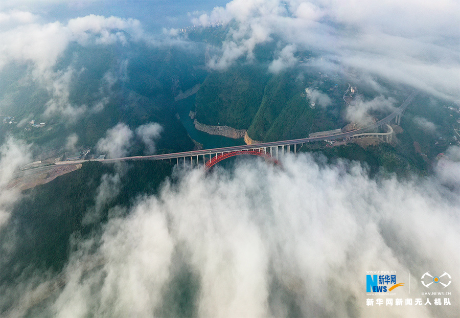 【城市遠洋】三峽雲海裏的滬渝高速美景