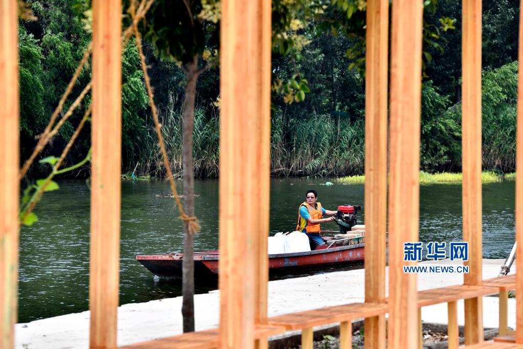 山东微山县：一人一船一邮路