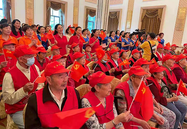 南充：唱支山歌给党听 巾帼放歌颂党恩_fororder_文艺演出活动现场