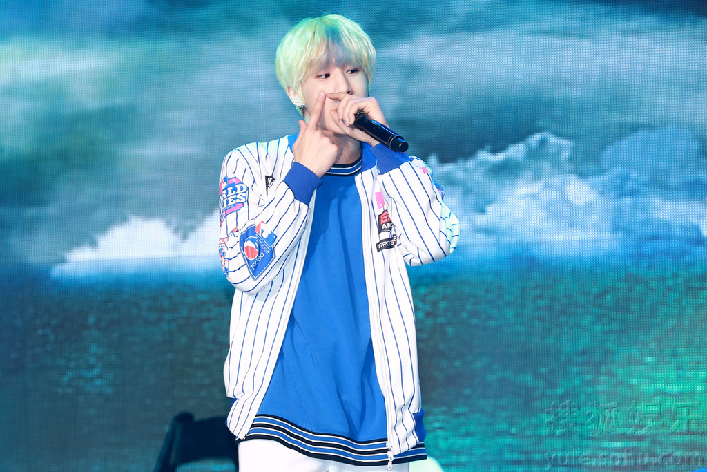 新韩团Astro办出道SHOWCASE 帅气迷人大男孩