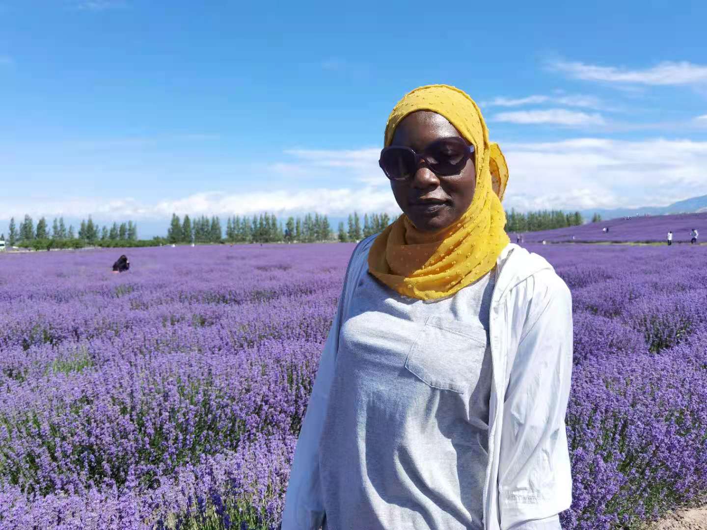 Faeza Mustapha: A idona, ana da kwanciyar hankali a yankin Xinjiang, al’ummun kabilu daban daban ke zama cikin lumana_fororder_210707世界21025-hoto1