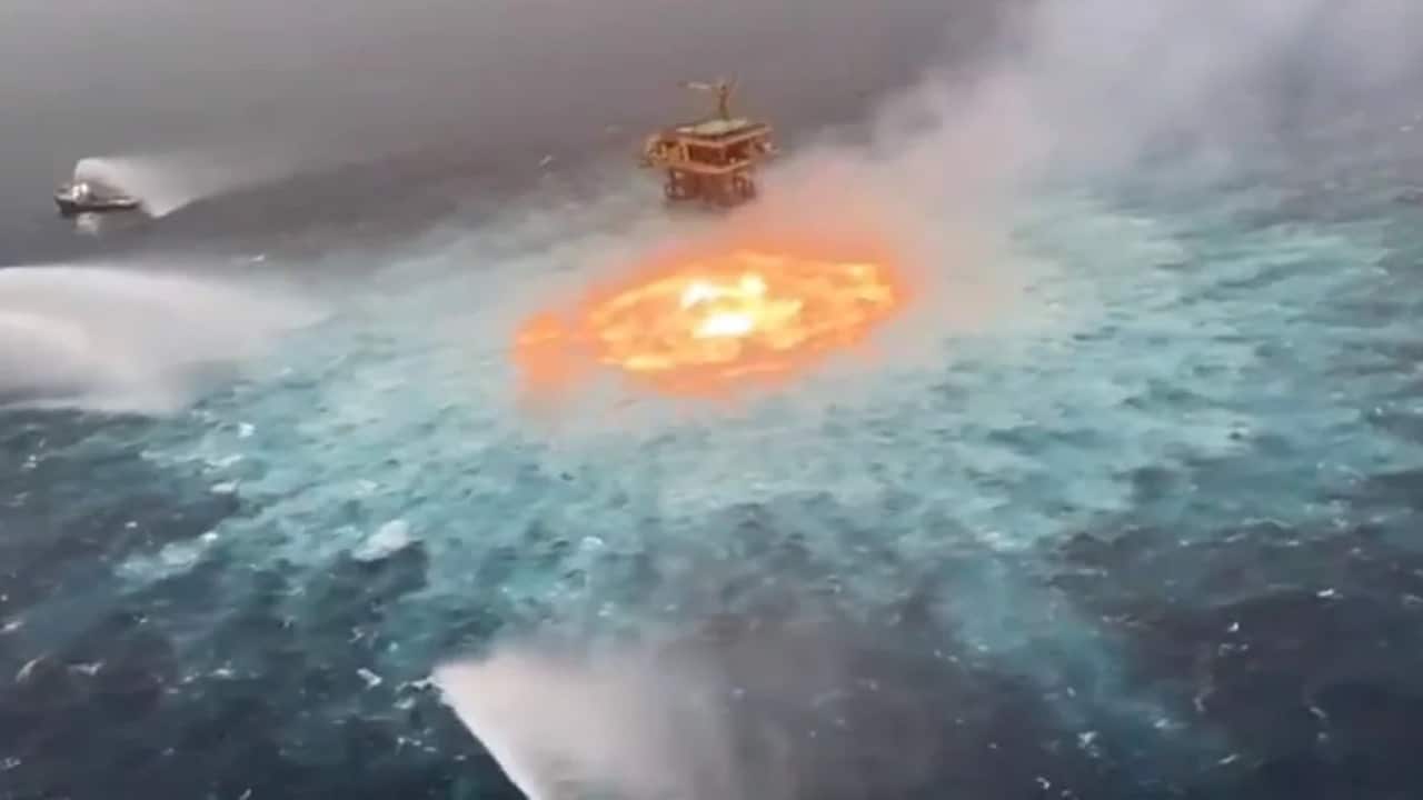 墨西哥國家石油公司海上輸油管發生氣體泄漏 海面燃起大火