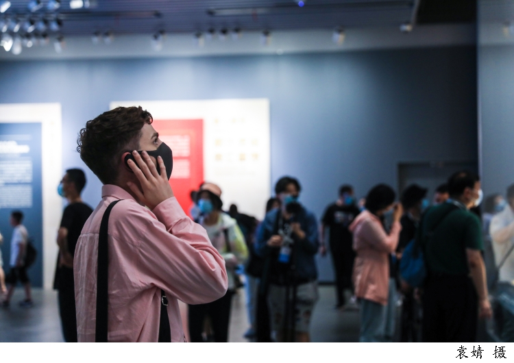 “打卡”闪光点，“洋网红”用镜头展示真实、立体、全面的中国