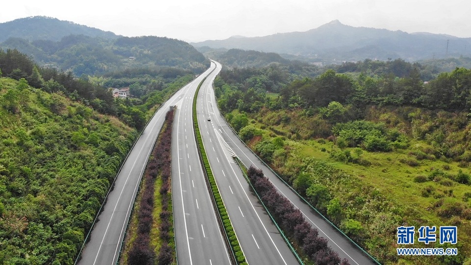 沿着高速看中国丨穿越大别山的致富路