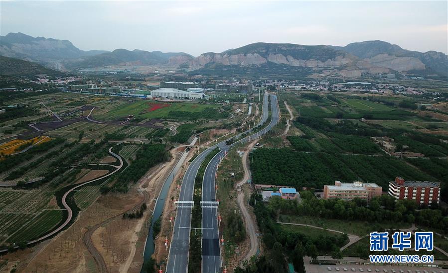 河北石家庄：山前大道描绘“百里画卷”