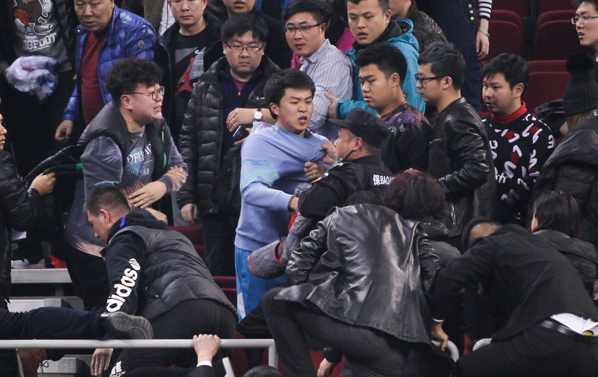 揭CBA最"魔鬼"主场 京骂+软硬暴力滋生地