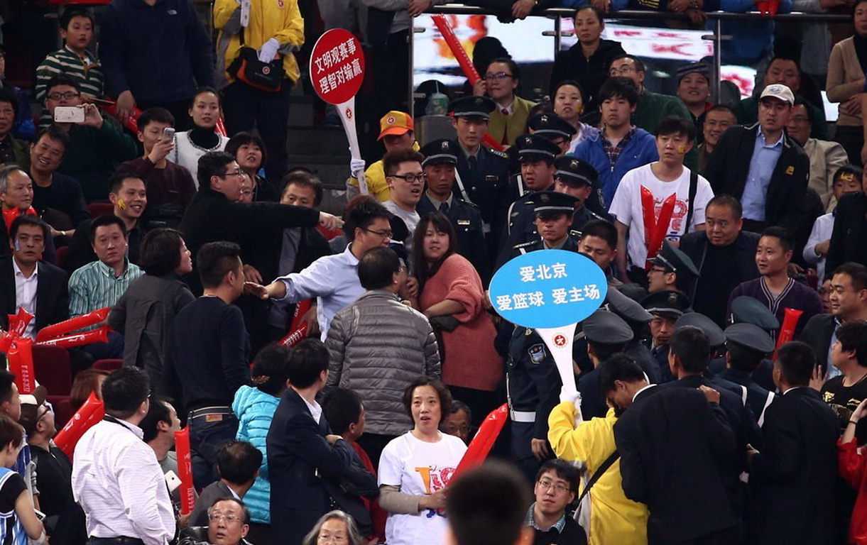 揭CBA最"魔鬼"主场 京骂+软硬暴力滋生地