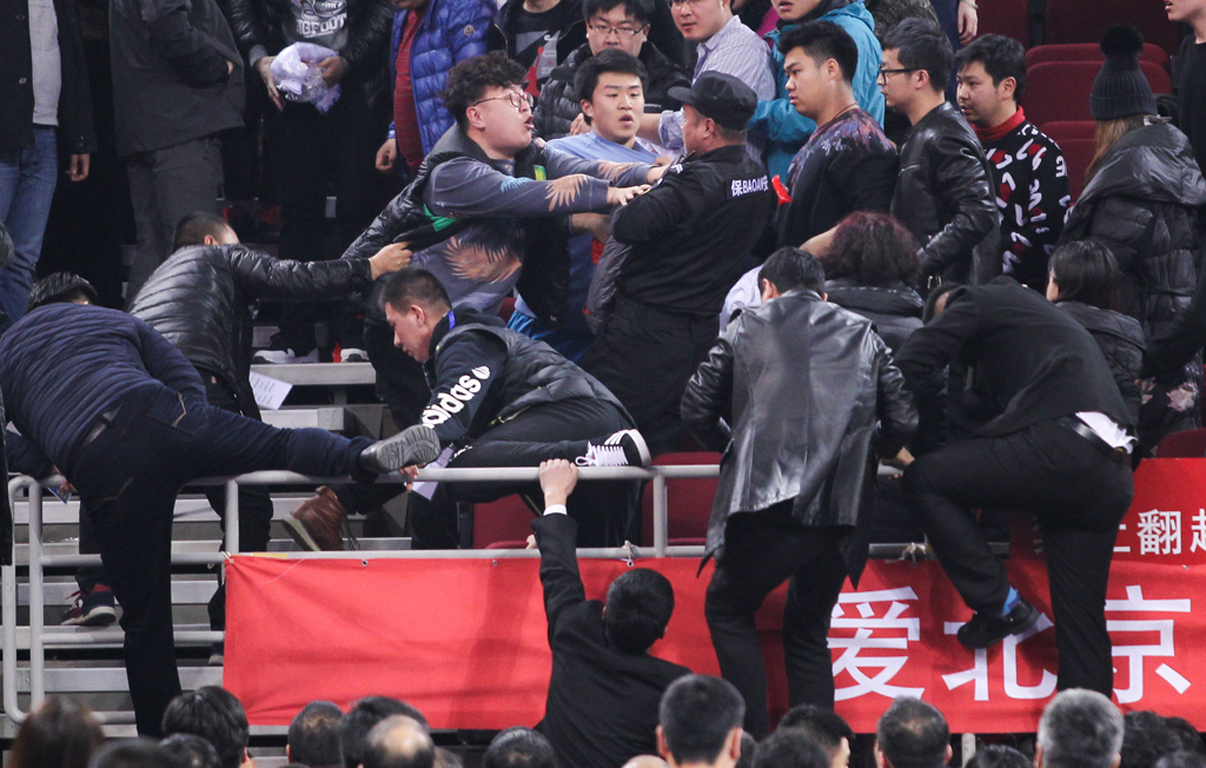 揭CBA最"魔鬼"主场 京骂+软硬暴力滋生地
