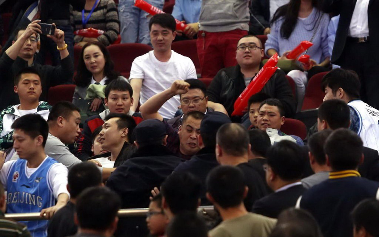 揭CBA最"魔鬼"主场 京骂+软硬暴力滋生地