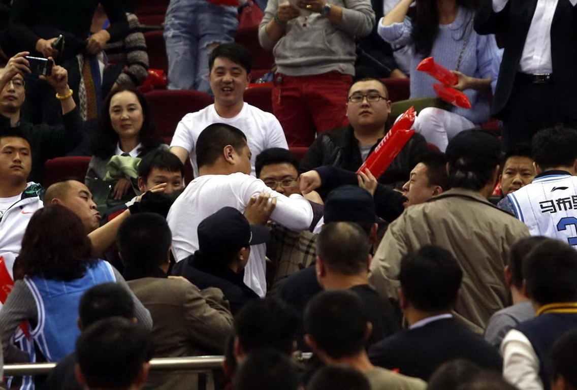 揭CBA最"魔鬼"主场 京骂+软硬暴力滋生地