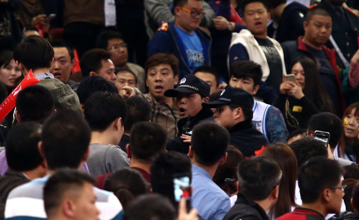 揭CBA最"魔鬼"主场 京骂+软硬暴力滋生地
