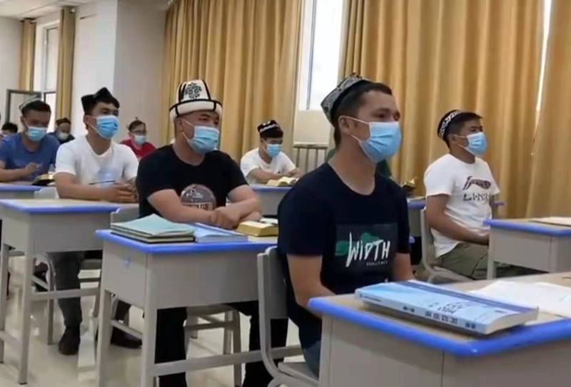 Ziyarar da wakilan CMG suka kai wata makarantar Islamiya dake Xinjiang_fororder_xj-2